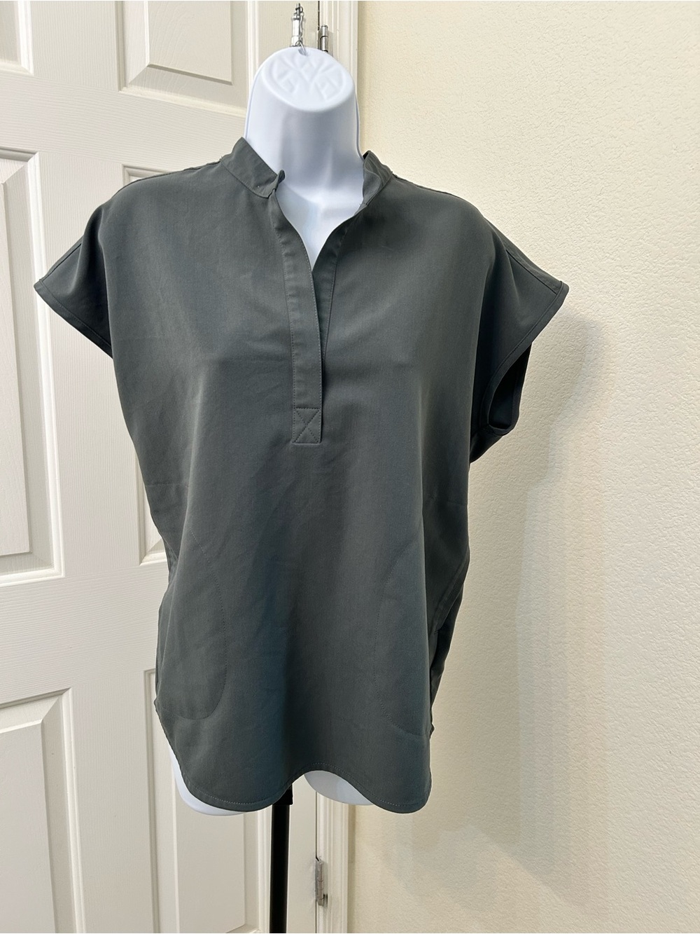 FIGS Rafaela Oversized Scrub Top Size M